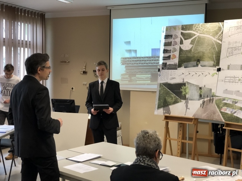 Zdjęcie w galerii na portalu naszraciborz.pl: W Instytucie Architektury PWSZ trwają obrony dyplomów inżynierskich  wiadomości z regionu