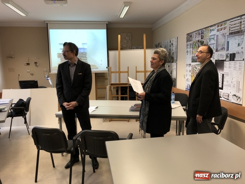 Zdjęcie w galerii na portalu naszraciborz.pl: W Instytucie Architektury PWSZ trwają obrony dyplomów inżynierskich  wiadomości z regionu