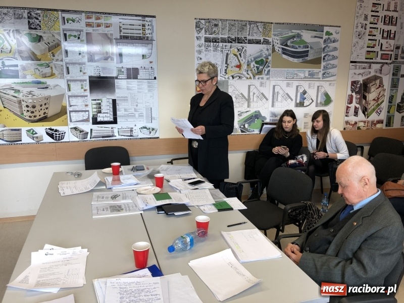 Zdjęcie w galerii na portalu naszraciborz.pl: W Instytucie Architektury PWSZ trwają obrony dyplomów inżynierskich  wiadomości z regionu