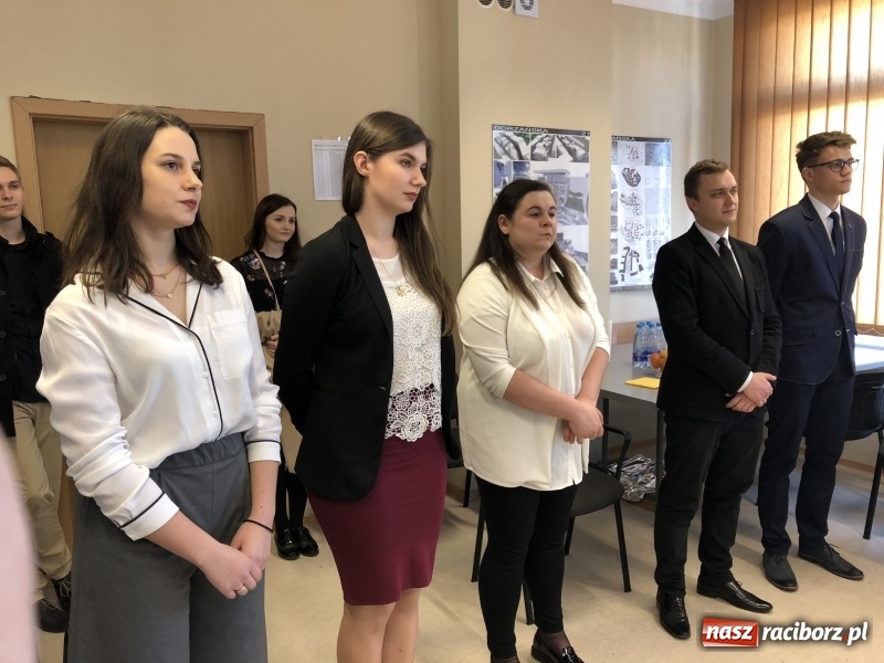 Zdjęcie w galerii na portalu naszraciborz.pl: W Instytucie Architektury PWSZ trwają obrony dyplomów inżynierskich  wiadomości z regionu