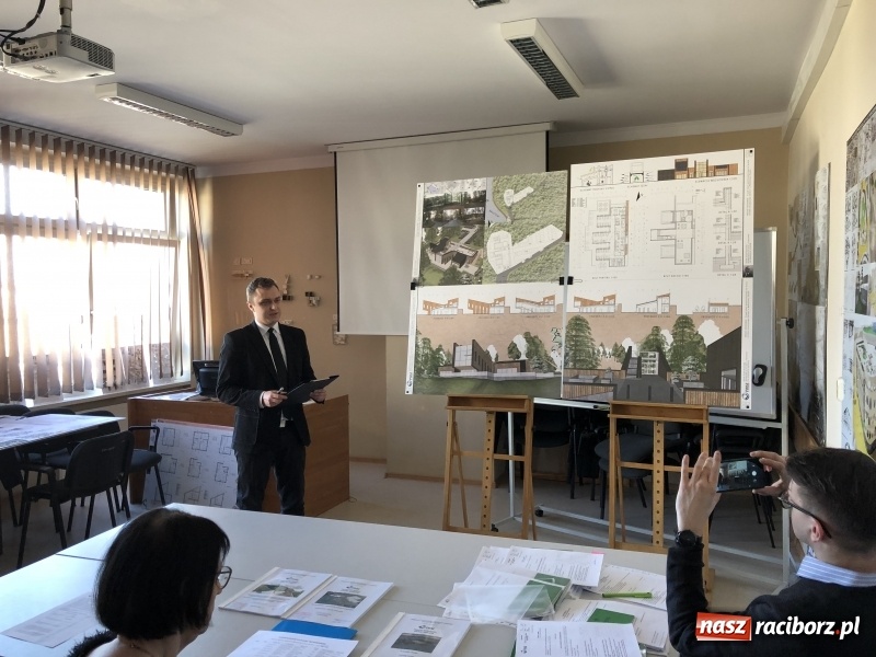 Zdjęcie w galerii na portalu naszraciborz.pl: W Instytucie Architektury PWSZ trwają obrony dyplomów inżynierskich  wiadomości z regionu