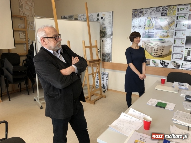 Zdjęcie w galerii na portalu naszraciborz.pl: W Instytucie Architektury PWSZ trwają obrony dyplomów inżynierskich  wiadomości z regionu