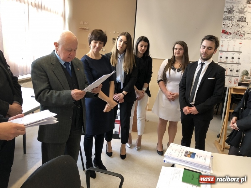 Zdjęcie w galerii na portalu naszraciborz.pl: W Instytucie Architektury PWSZ trwają obrony dyplomów inżynierskich  wiadomości z regionu