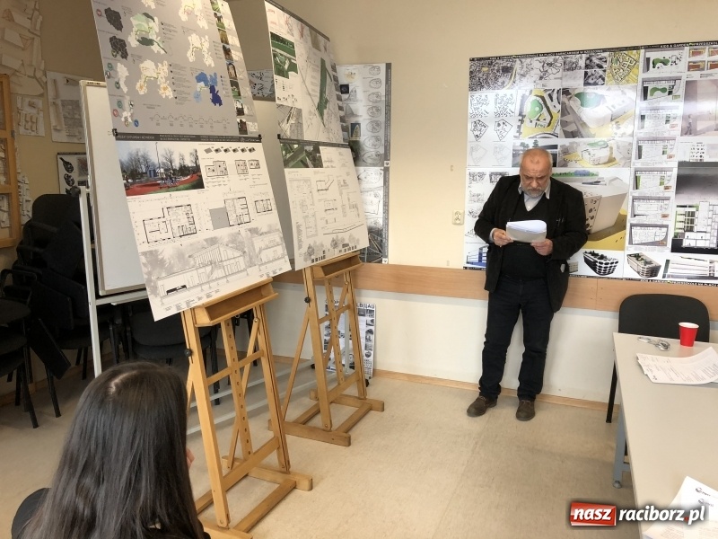 Zdjęcie w galerii na portalu naszraciborz.pl: W Instytucie Architektury PWSZ trwają obrony dyplomów inżynierskich  wiadomości z regionu