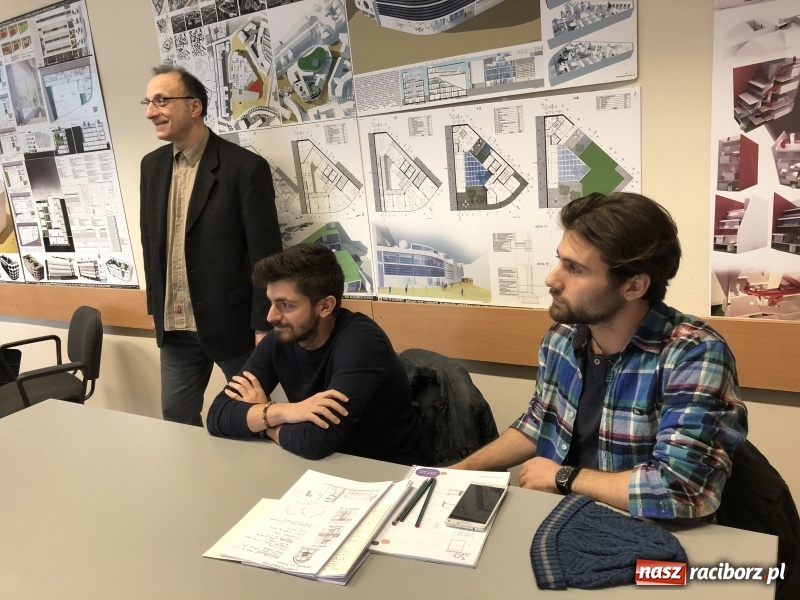 Zdjęcie w galerii na portalu naszraciborz.pl: W Instytucie Architektury PWSZ trwają obrony dyplomów inżynierskich  wiadomości z regionu