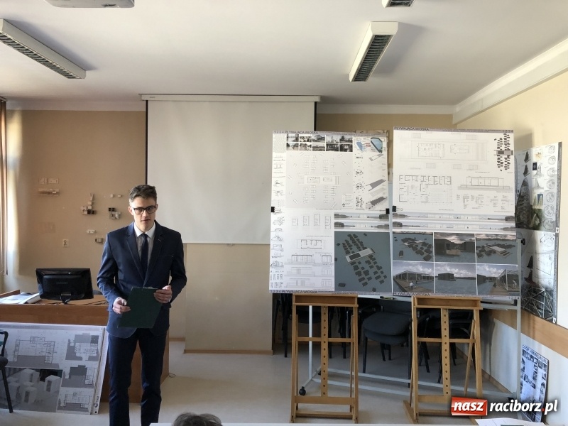 Zdjęcie w galerii na portalu naszraciborz.pl: W Instytucie Architektury PWSZ trwają obrony dyplomów inżynierskich  wiadomości z regionu