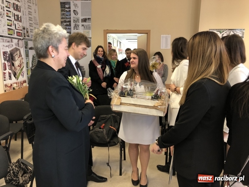 Zdjęcie w galerii na portalu naszraciborz.pl: W Instytucie Architektury PWSZ trwają obrony dyplomów inżynierskich  wiadomości z regionu