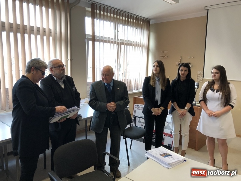 Zdjęcie w galerii na portalu naszraciborz.pl: W Instytucie Architektury PWSZ trwają obrony dyplomów inżynierskich  wiadomości z regionu