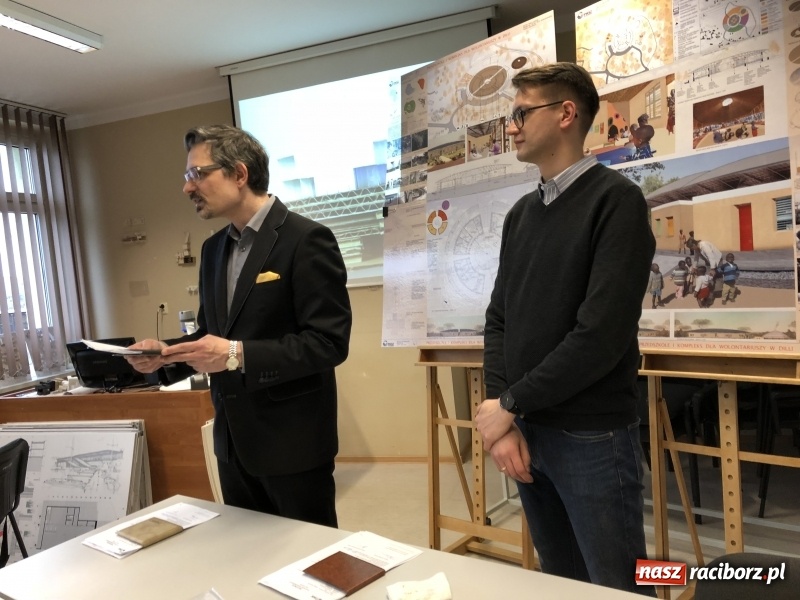 Zdjęcie w galerii na portalu naszraciborz.pl: W Instytucie Architektury PWSZ trwają obrony dyplomów inżynierskich  wiadomości z regionu