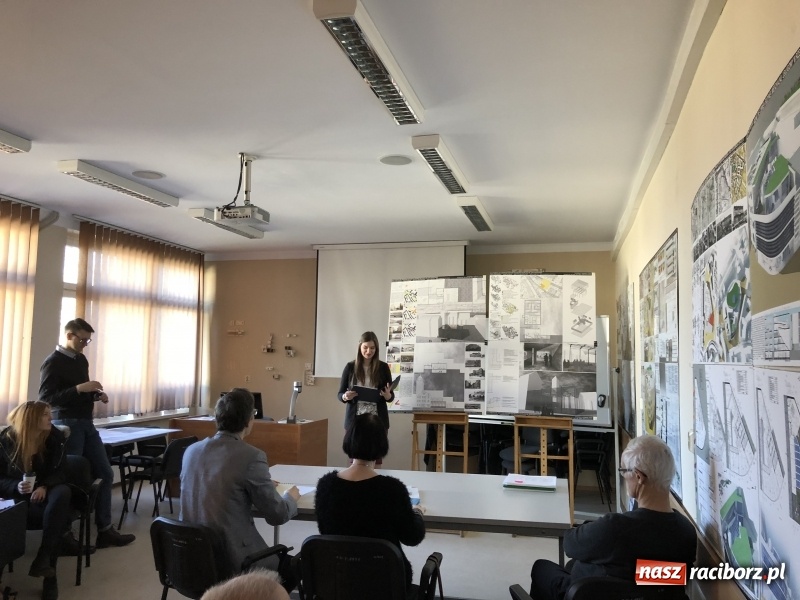 Zdjęcie w galerii na portalu naszraciborz.pl: W Instytucie Architektury PWSZ trwają obrony dyplomów inżynierskich  wiadomości z regionu
