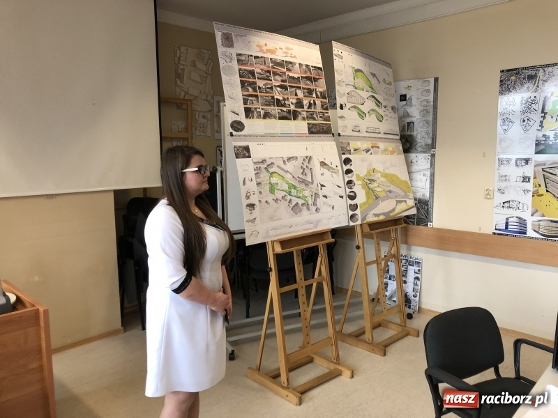 Zdjęcie w galerii na portalu naszraciborz.pl: W Instytucie Architektury PWSZ trwają obrony dyplomów inżynierskich  wiadomości z regionu