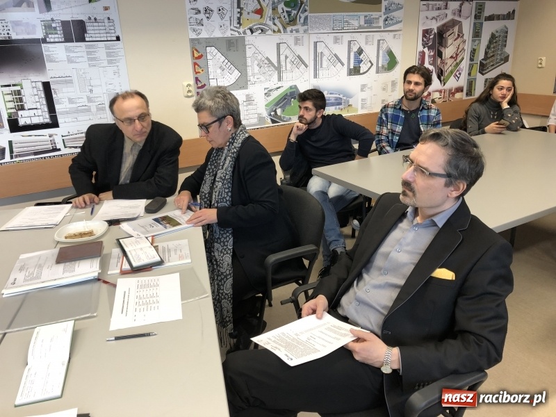 Zdjęcie w galerii na portalu naszraciborz.pl: W Instytucie Architektury PWSZ trwają obrony dyplomów inżynierskich  wiadomości z regionu