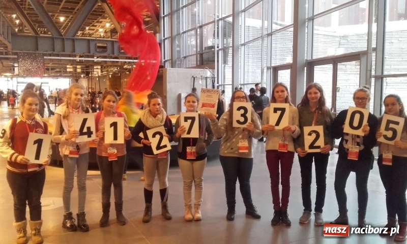 Zdjęcie w galerii na portalu naszraciborz.pl: Uczniowie z Rud bili rekord Guinnessa  wiadomości z regionu