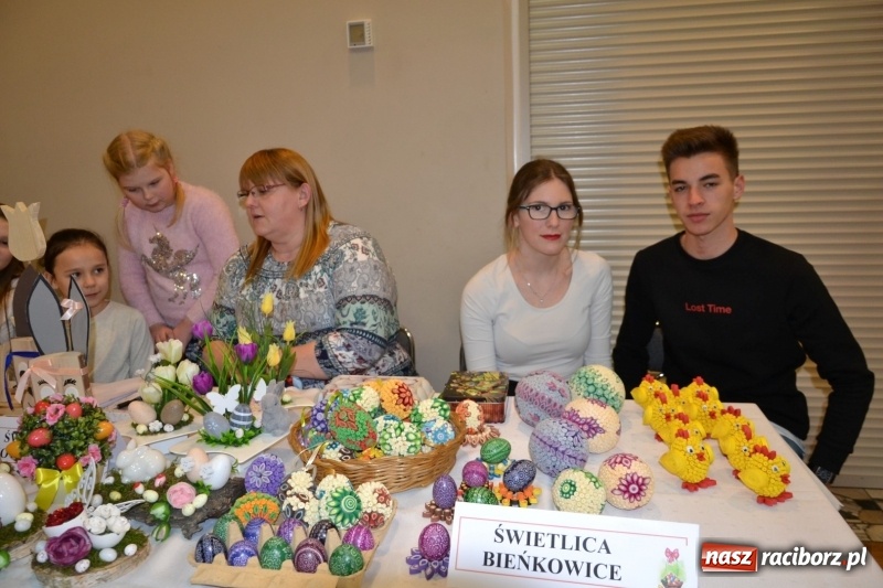 Zdjęcie w galerii na portalu naszraciborz.pl: Kiermasz Wielkanocny w Tworkowie WIDEO wiadomości z regionu