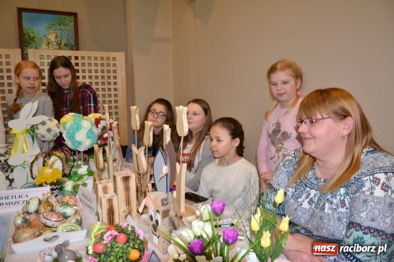 Zdjęcie w galerii na portalu naszraciborz.pl: Kiermasz Wielkanocny w Tworkowie WIDEO wiadomości z regionu