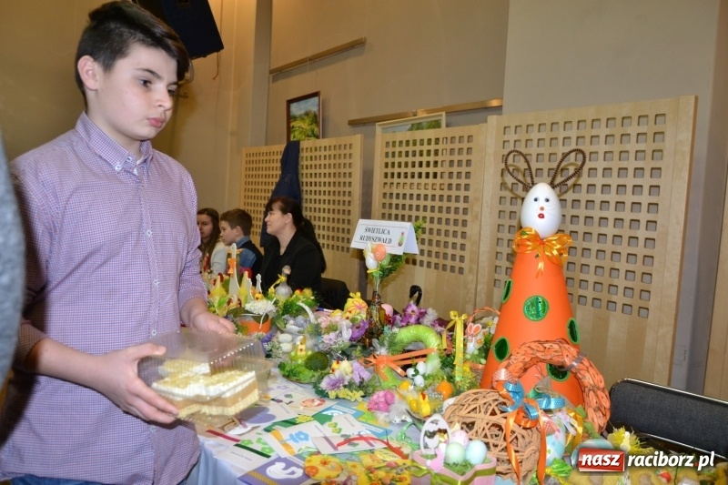 Zdjęcie w galerii na portalu naszraciborz.pl: Kiermasz Wielkanocny w Tworkowie WIDEO wiadomości z regionu