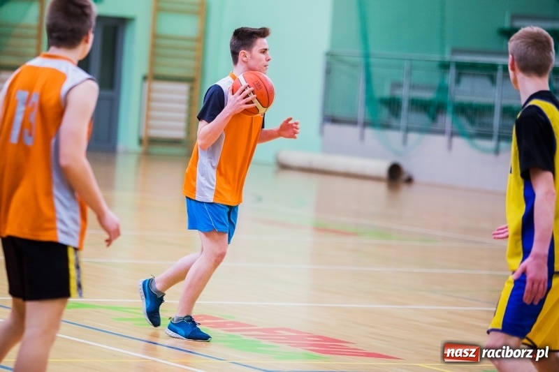 Zdjęcie w galerii na portalu naszraciborz.pl: Finały miejskie w koszykówce chłopców szkół podstawowych wiadomości z regionu