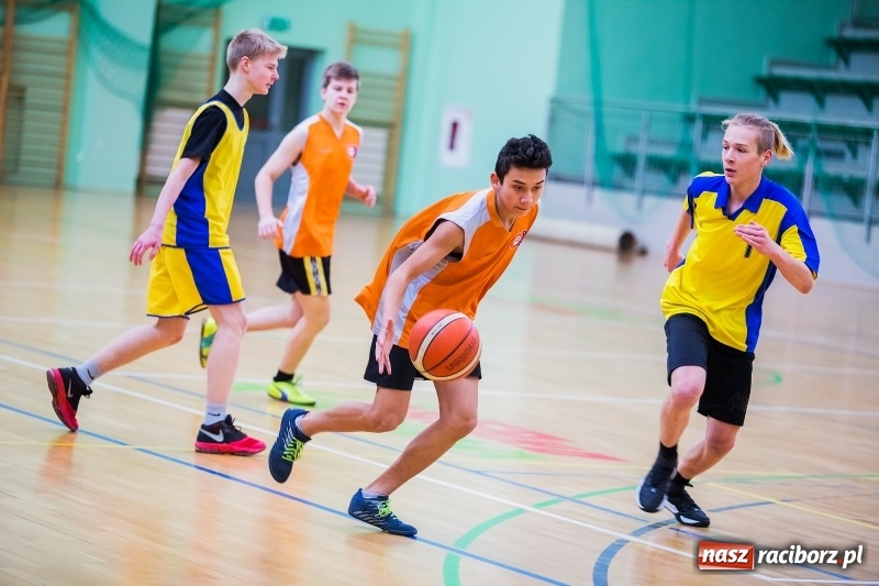 Zdjęcie w galerii na portalu naszraciborz.pl: Finały miejskie w koszykówce chłopców szkół podstawowych wiadomości z regionu