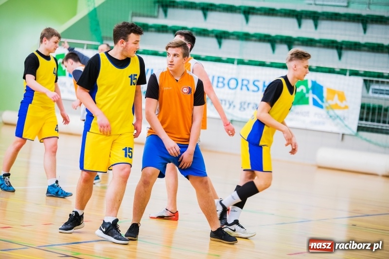 Zdjęcie w galerii na portalu naszraciborz.pl: Finały miejskie w koszykówce chłopców szkół podstawowych wiadomości z regionu