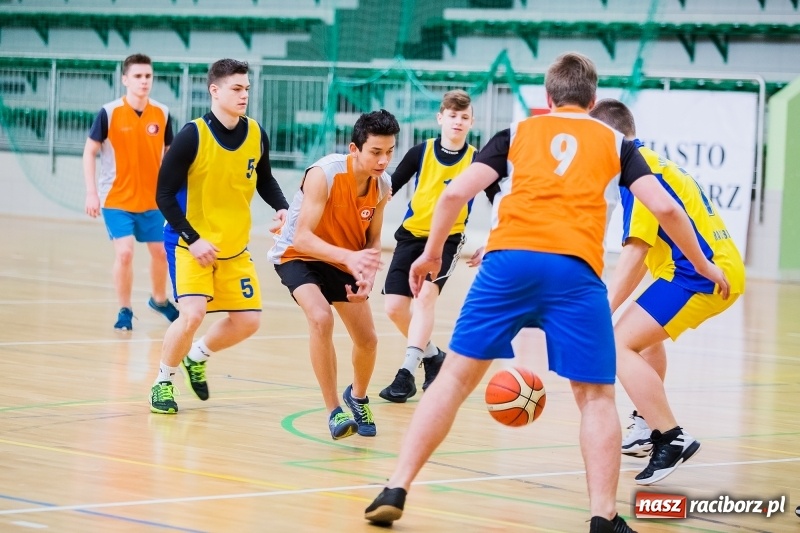 Zdjęcie w galerii na portalu naszraciborz.pl: Finały miejskie w koszykówce chłopców szkół podstawowych wiadomości z regionu