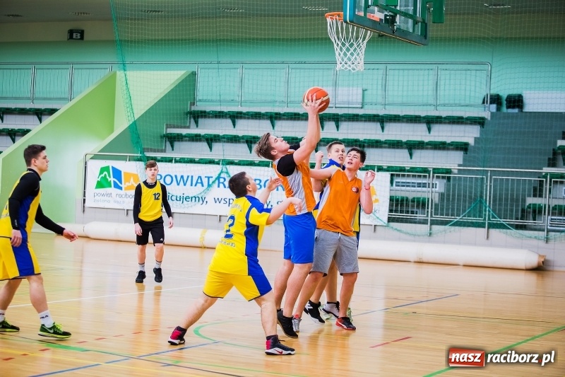 Zdjęcie w galerii na portalu naszraciborz.pl: Finały miejskie w koszykówce chłopców szkół podstawowych wiadomości z regionu