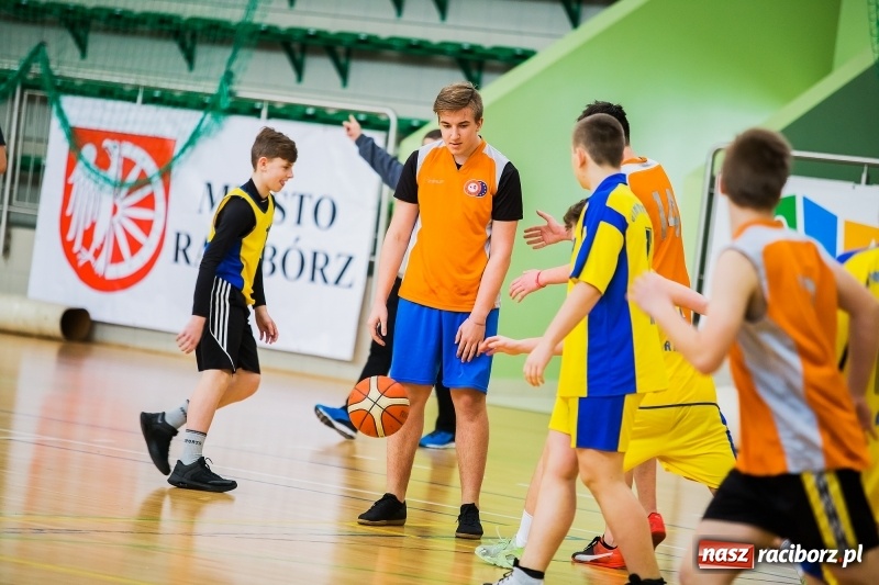 Zdjęcie w galerii na portalu naszraciborz.pl: Finały miejskie w koszykówce chłopców szkół podstawowych wiadomości z regionu