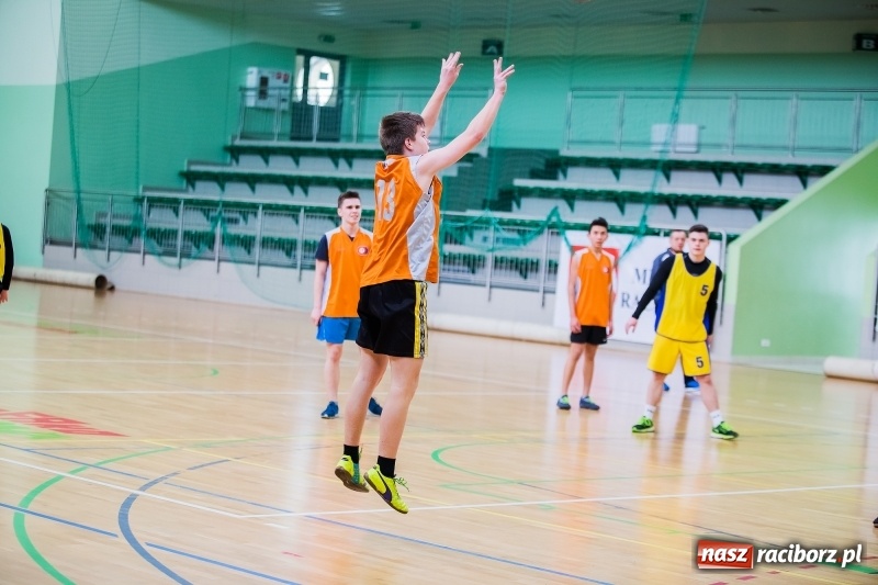 Zdjęcie w galerii na portalu naszraciborz.pl: Finały miejskie w koszykówce chłopców szkół podstawowych wiadomości z regionu