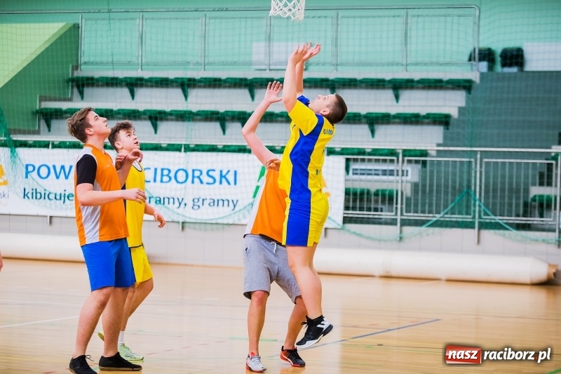 Zdjęcie w galerii na portalu naszraciborz.pl: Finały miejskie w koszykówce chłopców szkół podstawowych wiadomości z regionu