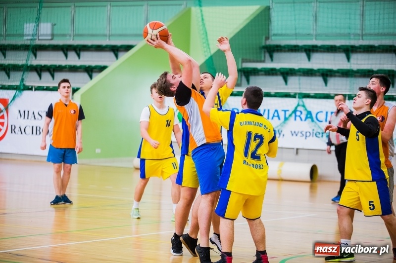Zdjęcie w galerii na portalu naszraciborz.pl: Finały miejskie w koszykówce chłopców szkół podstawowych wiadomości z regionu