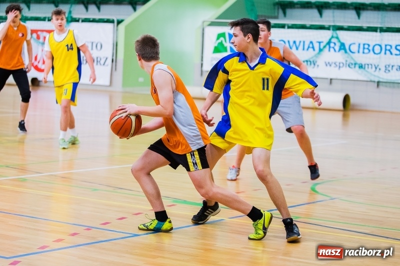 Zdjęcie w galerii na portalu naszraciborz.pl: Finały miejskie w koszykówce chłopców szkół podstawowych wiadomości z regionu