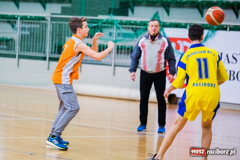 Zdjęcie w galerii na portalu naszraciborz.pl: Finały miejskie w koszykówce chłopców szkół podstawowych wiadomości z regionu