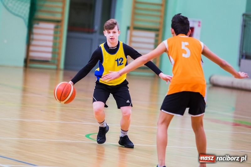 Zdjęcie w galerii na portalu naszraciborz.pl: Finały miejskie w koszykówce chłopców szkół podstawowych wiadomości z regionu