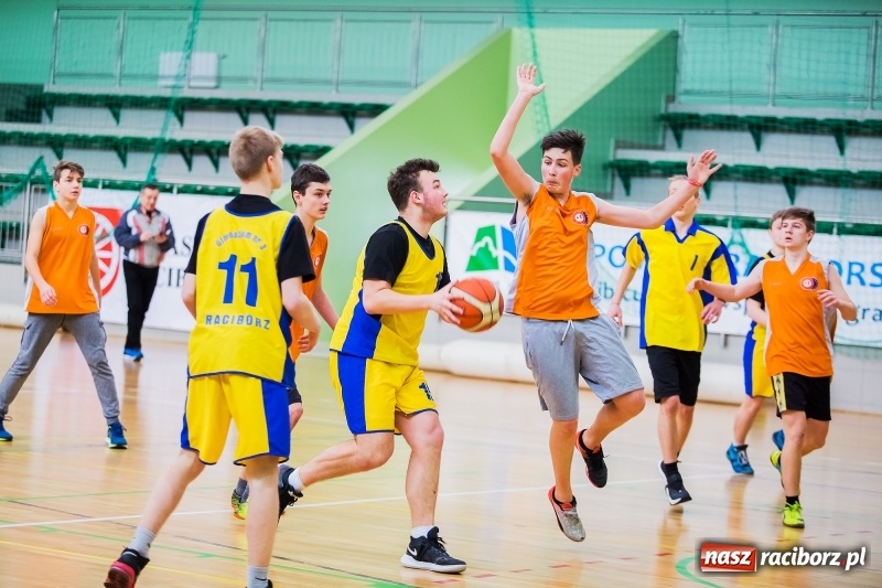 Zdjęcie w galerii na portalu naszraciborz.pl: Finały miejskie w koszykówce chłopców szkół podstawowych wiadomości z regionu
