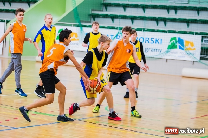 Zdjęcie w galerii na portalu naszraciborz.pl: Finały miejskie w koszykówce chłopców szkół podstawowych wiadomości z regionu