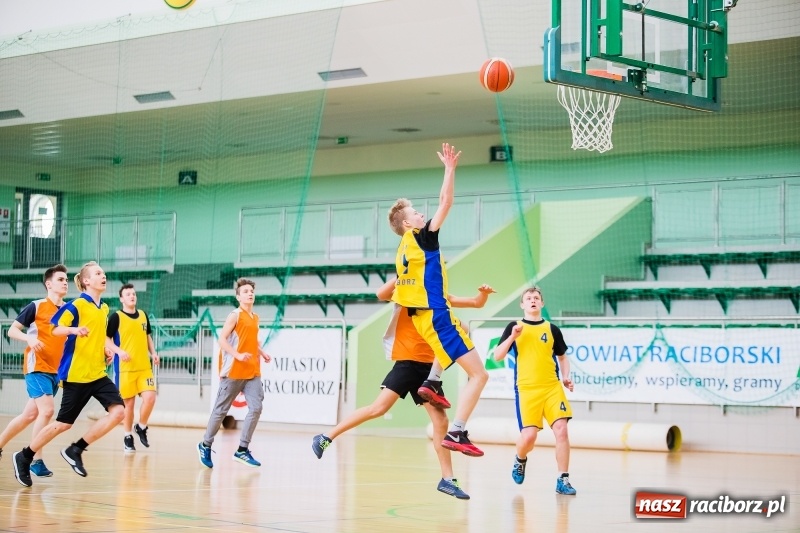 Zdjęcie w galerii na portalu naszraciborz.pl: Finały miejskie w koszykówce chłopców szkół podstawowych wiadomości z regionu