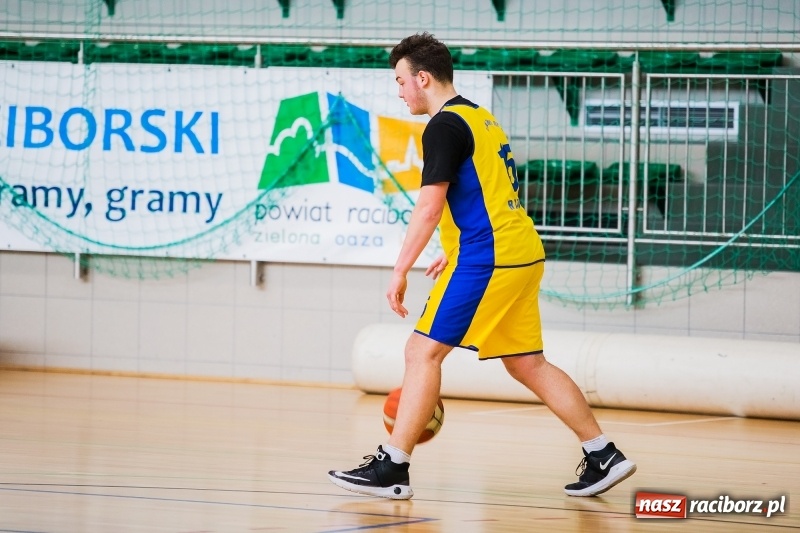 Zdjęcie w galerii na portalu naszraciborz.pl: Finały miejskie w koszykówce chłopców szkół podstawowych wiadomości z regionu