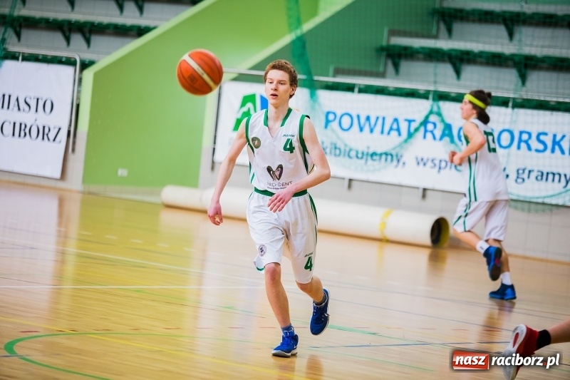 Zdjęcie w galerii na portalu naszraciborz.pl: Finały miejskie w koszykówce chłopców szkół podstawowych wiadomości z regionu