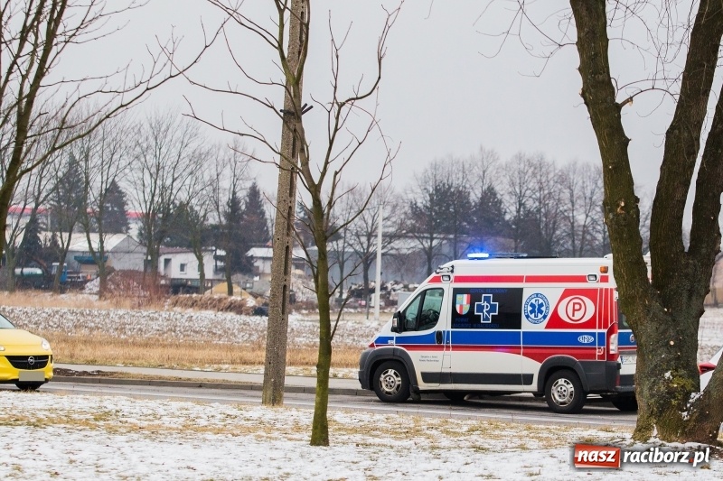 Zdjęcie w galerii na portalu naszraciborz.pl: Potrącenie 17-latki na przejściu dla pieszych na ulicy Opawskiej wiadomości z regionu