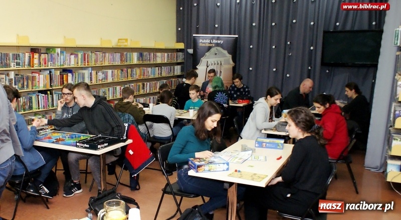 Zdjęcie w galerii na portalu naszraciborz.pl: Pograjmy razem! Japońskie stwory w bibliotece  wiadomości z regionu