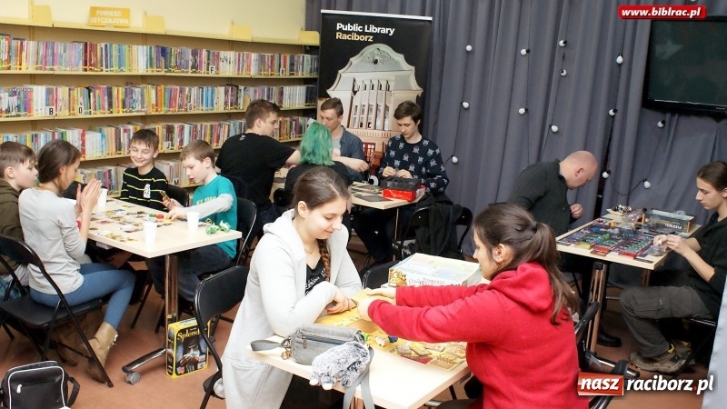 Zdjęcie w galerii na portalu naszraciborz.pl: Pograjmy razem! Japońskie stwory w bibliotece  wiadomości z regionu