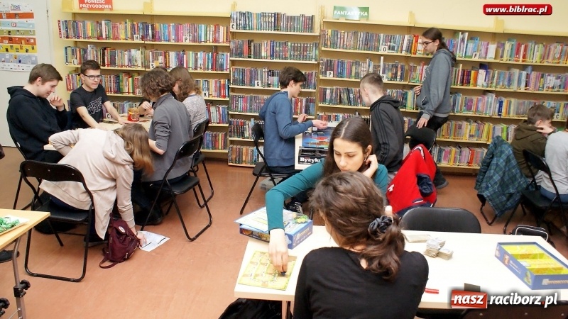 Zdjęcie w galerii na portalu naszraciborz.pl: Pograjmy razem! Japońskie stwory w bibliotece  wiadomości z regionu