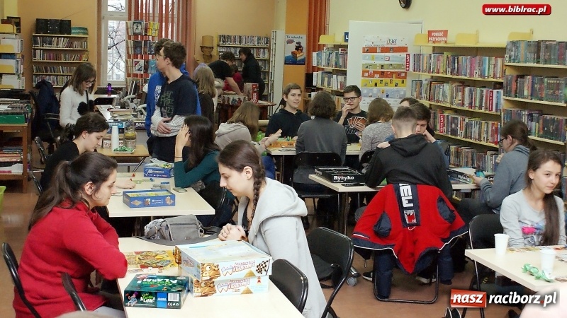 Zdjęcie w galerii na portalu naszraciborz.pl: Pograjmy razem! Japońskie stwory w bibliotece  wiadomości z regionu