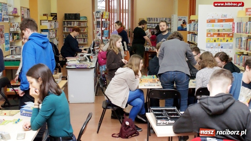 Zdjęcie w galerii na portalu naszraciborz.pl: Pograjmy razem! Japońskie stwory w bibliotece  wiadomości z regionu