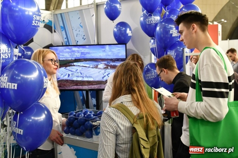 Zdjęcie w galerii na portalu naszraciborz.pl: EKO-OKNA S.A. rekrutują na targach Absolvent Talent Days 2018 wiadomości z regionu