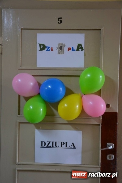 Zdjęcie w galerii na portalu naszraciborz.pl: Przy Wileńskiej otwarto uczniowską Dziuplę wiadomości z regionu