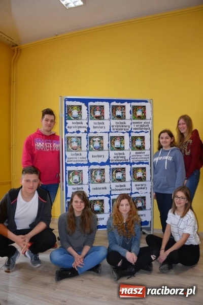 Zdjęcie w galerii na portalu naszraciborz.pl: Przy Wileńskiej otwarto uczniowską Dziuplę wiadomości z regionu