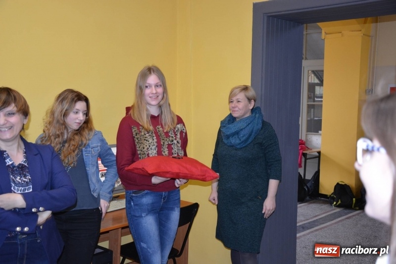 Zdjęcie w galerii na portalu naszraciborz.pl: Przy Wileńskiej otwarto uczniowską Dziuplę wiadomości z regionu