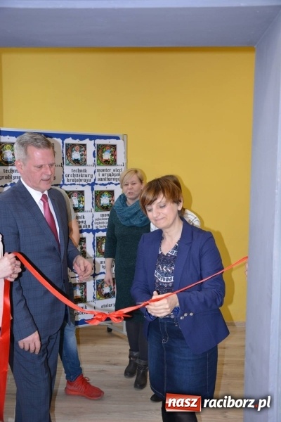 Zdjęcie w galerii na portalu naszraciborz.pl: Przy Wileńskiej otwarto uczniowską Dziuplę wiadomości z regionu