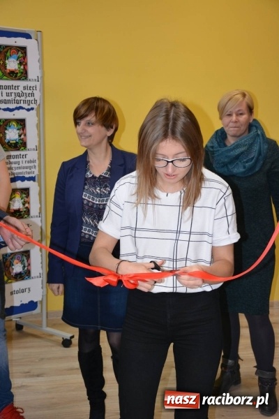 Zdjęcie w galerii na portalu naszraciborz.pl: Przy Wileńskiej otwarto uczniowską Dziuplę wiadomości z regionu