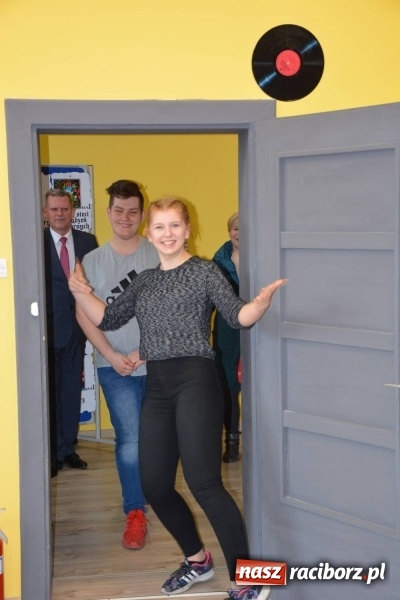 Zdjęcie w galerii na portalu naszraciborz.pl: Przy Wileńskiej otwarto uczniowską Dziuplę wiadomości z regionu